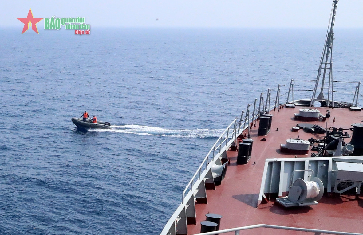 Xem chiến hạm Việt Nam diễn tập trên biển cùng hải quân các nước - Hình 15 Xem chien ham Viet Nam dien tap tren bien cung hai quan cac nuoc-Hinh-15