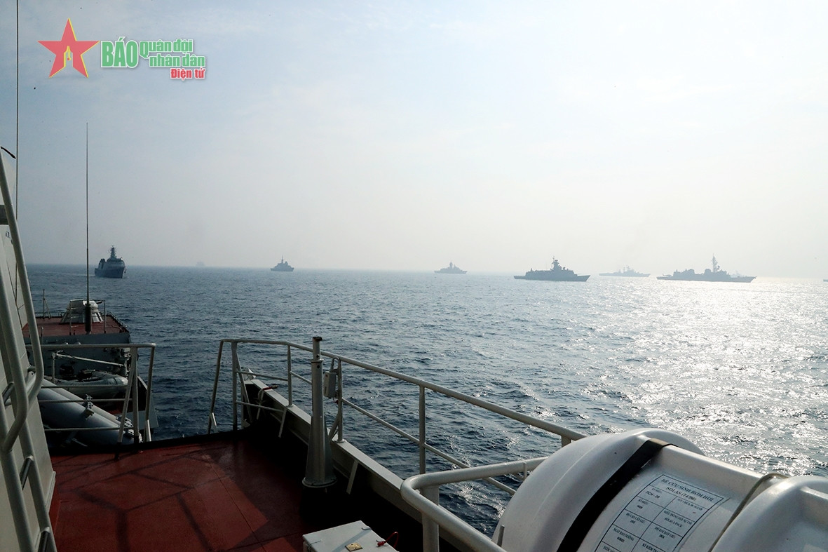 Xem chiến hạm Việt Nam diễn tập trên biển cùng hải quân các nước - Hình 18 Xem chien ham Viet Nam dien tap tren bien cung hai quan cac nuoc-Hinh-18