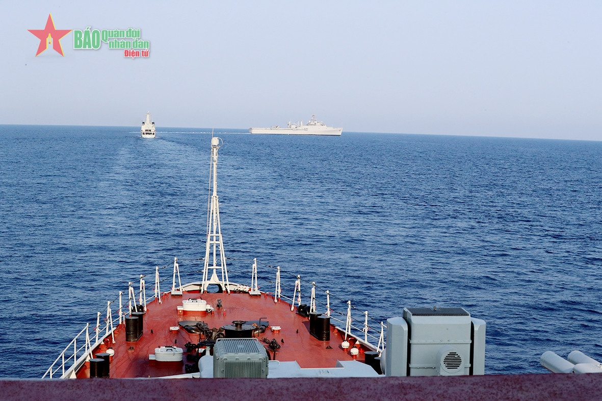 Xem chiến hạm Việt Nam diễn tập trên biển cùng hải quân các nước - Hình 6 Xem chien ham Viet Nam dien tap tren bien cung hai quan cac nuoc-Hinh-6