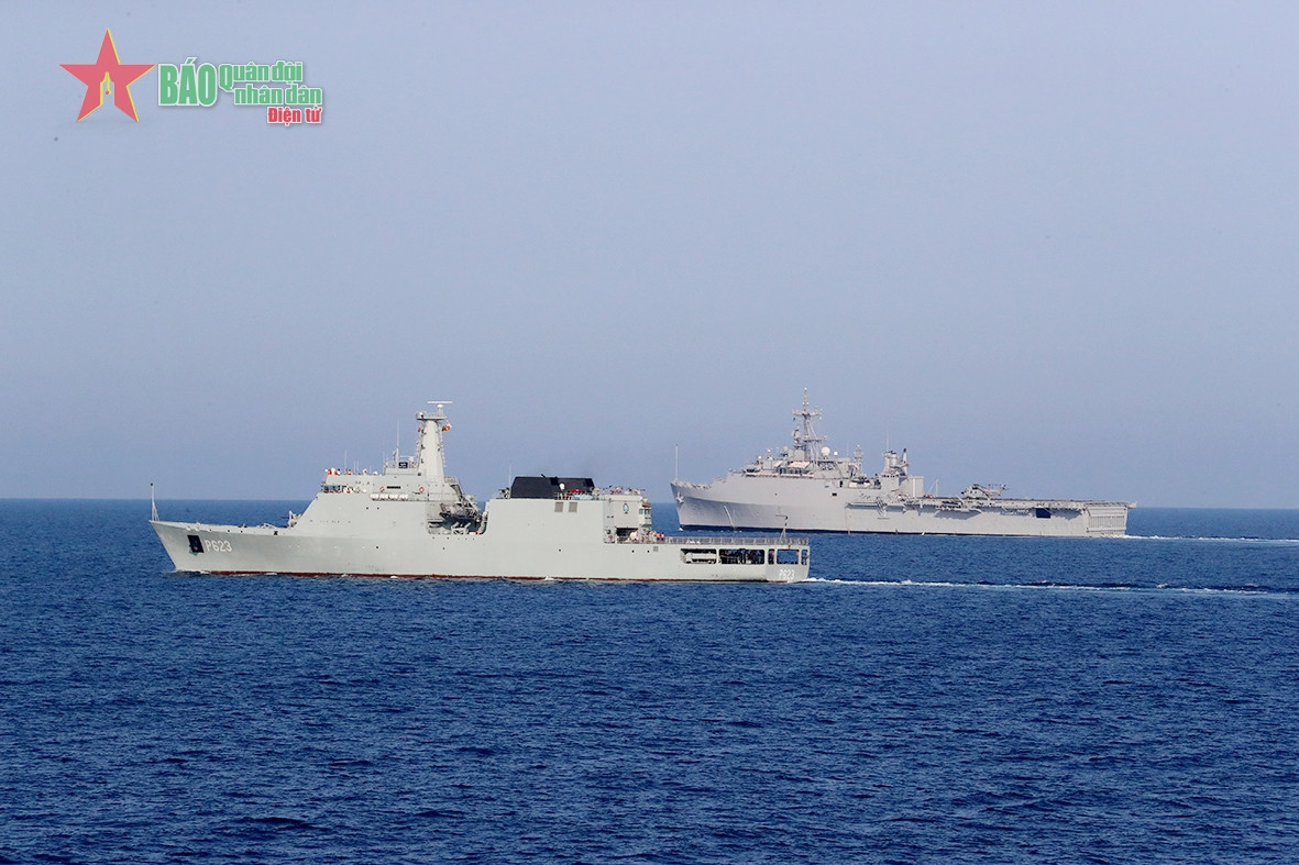 Xem chiến hạm Việt Nam diễn tập trên biển cùng hải quân các nước - Hình 14 Xem chien ham Viet Nam dien tap tren bien cung hai quan cac nuoc-Hinh-14