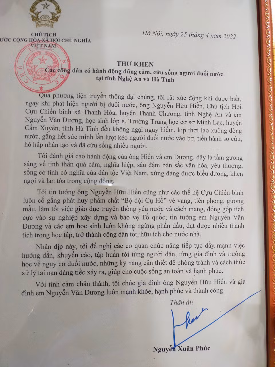 Trao thu khen cua Chu tich nuoc cho nam sinh dung cam cuu nguoi o Ha Tinh-Hinh-2