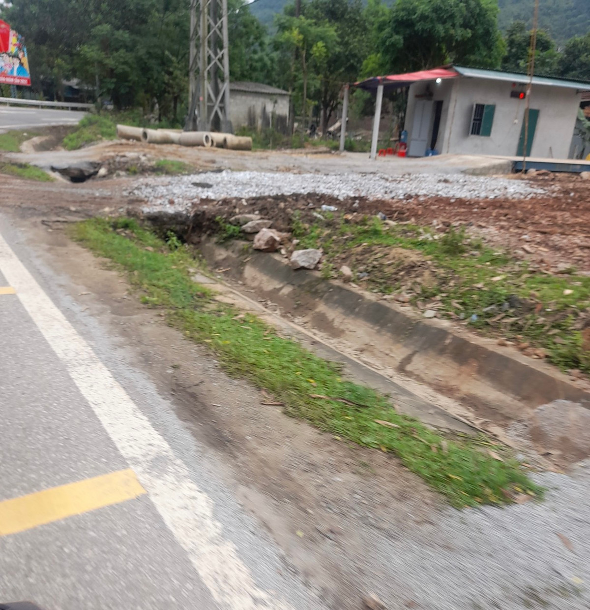 Vụ trạm cân hoạt động trái phép ở Quảng Bình: Chính quyền có làm ngơ cho sai phạm? - Hình 2 Vu tram can hoat dong trai phep o Quang Binh: Chinh quyen co lam ngo cho sai pham?-Hinh-2