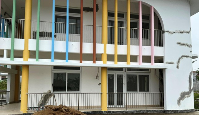 Tin sang 25/4: Thanh nien sap cuoi vo tu vong tai cho sau tai nan voi xe tai-Hinh-4