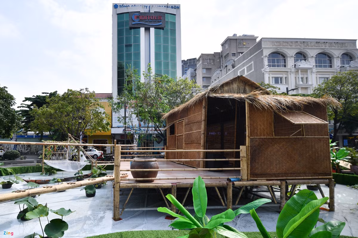 Nhiều tiểu cảnh từ truyền thống đến hiện đại được dựng lên, phục vụ không gian trải nghiệm sách của bạn đọc TP.HCM.