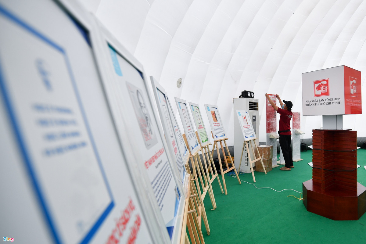 Ông Nguyễn Nguyên - Cục trưởng Cục Xuất bản, In và Phát hành (Bộ Thông tin và Truyền thông), Phó chủ tịch Hội Xuất bản Việt Nam, chia sẻ chọn TP.HCM là nơi tổ chức sự kiện chính Ngày Sách và Văn hóa đọc Việt Nam lần thứ nhất vì đây là một trong hai trung tâm văn hóa lớn của cả nước. TP.HCM cũng là nơi đi đầu trong việc thực hiện chuyển đổi số.