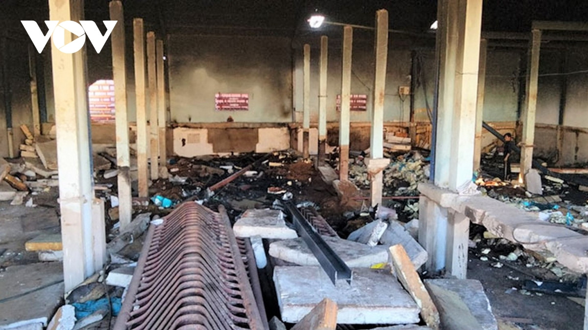  Cháy tại Khu Công nghiệp Hòa Hiệp ở Phú Yên: Tối 25/3/2022, tại Khu Công nghiệp Hòa Hiệp, thị xã Đông Hòa, tỉnh Phú Yên xảy ra một vụ cháy nhà xưởng sản xuất đá cây thuộc Công ty TNHH đồ hộp Blue Sea. Nguyên nhân gây ra cháy là xưởng sản xuất đá cây của Công ty đang sửa chữa, trong quá trình công nhân gò hàn do sơ suất để phát lửa gây cháy. Vụ cháy không gây thiệt hại về người. (Ảnh: VOV)