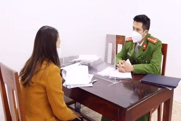 Bắt “Kiều nữ” xinh đẹp lừa đảo chiếm đoạt hơn 50 tỷ đồng - Hình 2 Bat “Kieu nu” xinh dep lua dao chiem doat hon 50 ty dong-Hinh-2