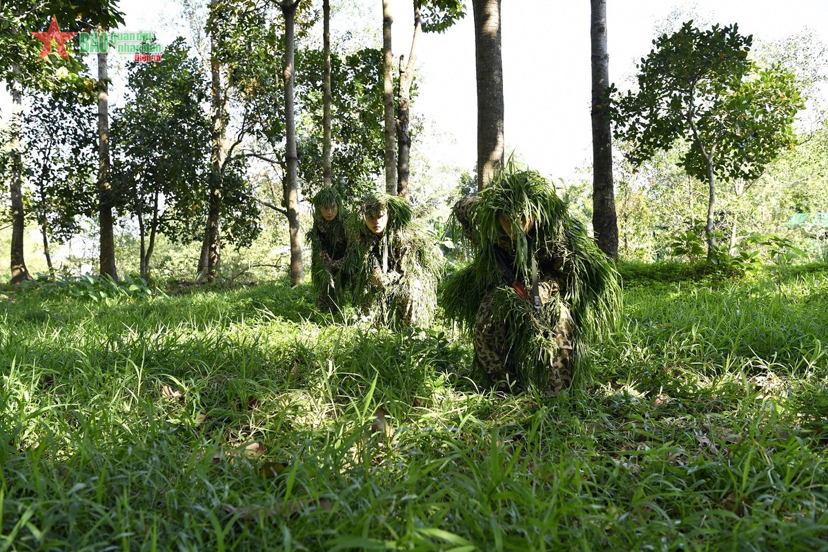 Bộ đội đặc công có thể ngụy trang nhiều người nhưng vẫn đảm bảo yếu tố bí mật, bất ngờ.