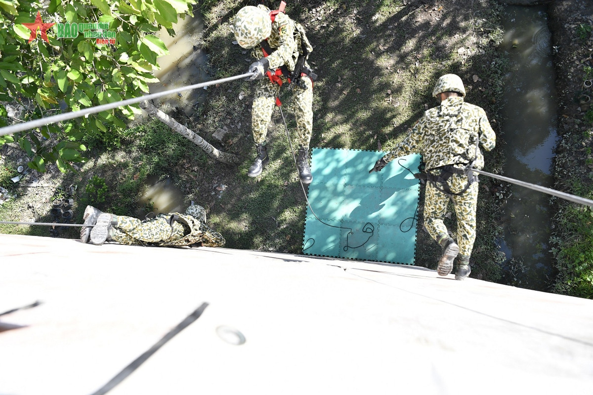 Tiêu chí để tuyển chọn chiến đấu viên trước hết đó là bản lĩnh vững vàng, lòng dũng cảm gan dạ và sức khỏe thật tốt.