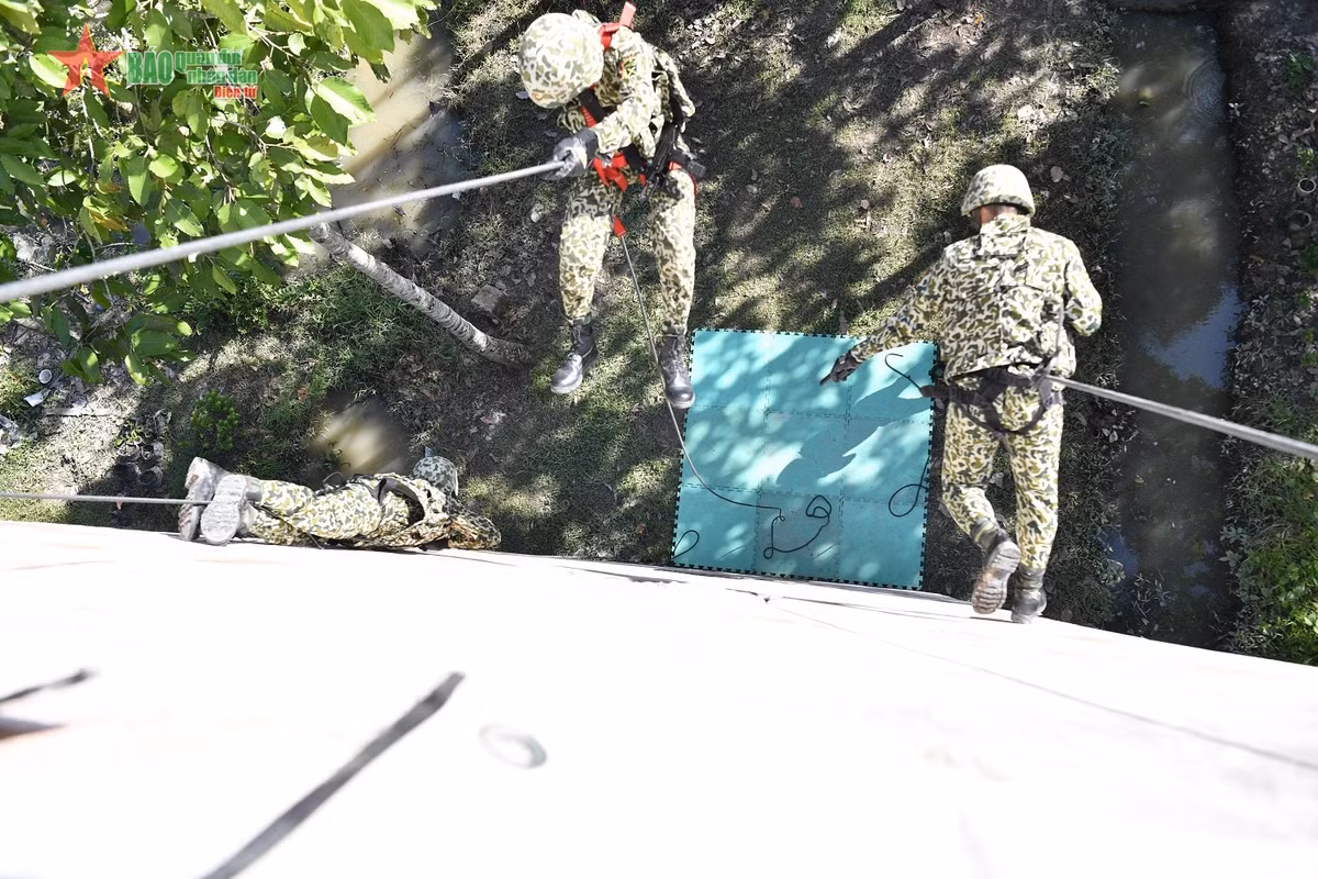 Tiêu chí để tuyển chọn chiến đấu viên trước hết đó là bản lĩnh vững vàng, lòng dũng cảm gan dạ và sức khỏe thật tốt.