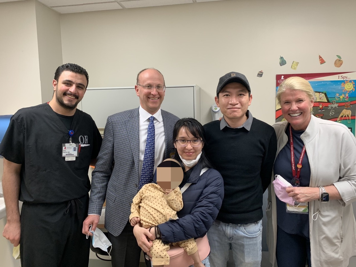 Bệnh viện TW Huế cứu sống bệnh nhi bị u nguyên bào thận hai bên Benh vien TW Hue cuu song benh nhi bi u nguyen bao than hai ben