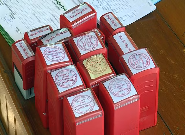 Nhan vien ngan hang BIDV ban thong tin cho toi pham lua dao doanh nghiep the nao?