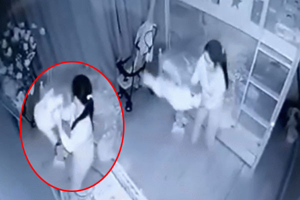 Nu giup viec doc nguoc be gai quang nhu mon do: Co the se bi xu ly the nao?