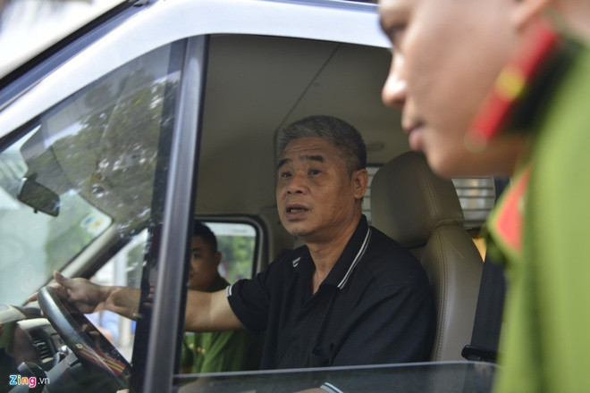 Vu truong Gateway: Ai da thay ao cho nam sinh bi bo quen tren xe?-Hinh-2