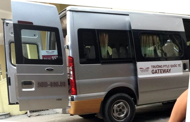 Vu truong Gateway: Ai da thay ao cho nam sinh bi bo quen tren xe?