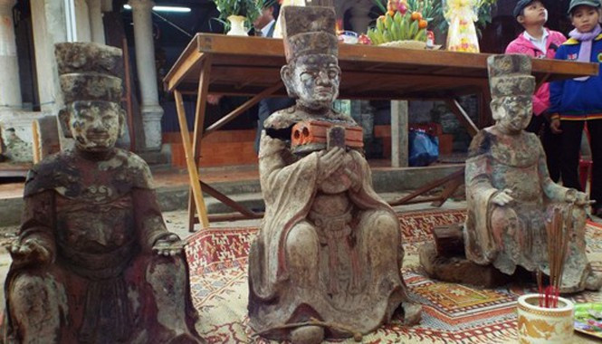  Phát hiện 4 tượng đồng trong cổ tự 700 năm: Ngày 11/12/2014, đơn vị thi công công trình phục dựng và tôn tạo Di tích lịch sử chùa Hoằng Phúc (xã Mỹ Thủy, huyện Lệ Thủy, Quảng Bình) khai quật phần bệ thờ ngoài trời (chính điện) của ngôi chùa cổ có tuổi đời hơn 700 năm thì phát hiện nhiều pho tượng cổ nằm bên dưới nền đất.