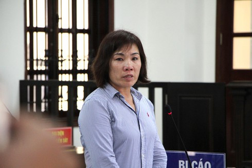 Sau đó, xe của bà Nga tiếp tục lao vào vòng xoay và đụng vào xe taxi Vinasun do anh Đoàn Anh Tuấn điều khiển. Tai nạn làm chị Nguyễn Thị Kim Phụng chết tại chỗ, anh Bảo, anh Phúc và anh Giàu bị thương nhẹ và đi cấp cứu, xuất viện trong ngày; anh Phan Huy Bình bị gãy xương đùi, anh Hồ Hữu Định bị chấn thương sọ não và tháo khớp ngón chân, anh Cao Tấn Tài bị chấn thương sọ não. 