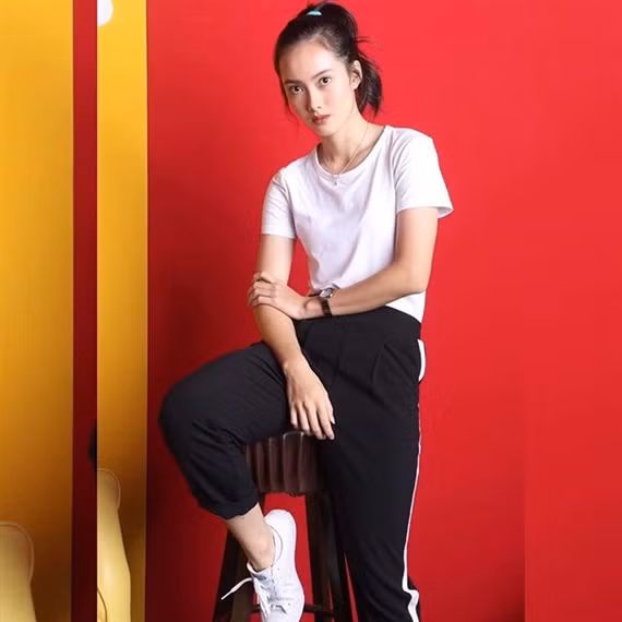 Instagram của Agatha hiện có hơn 10.000 lượt theo dõi. Ngoài tập luyện, thi đấu, cô còn làm mẫu ảnh cho một số hãng thể thao tại Philippines. 