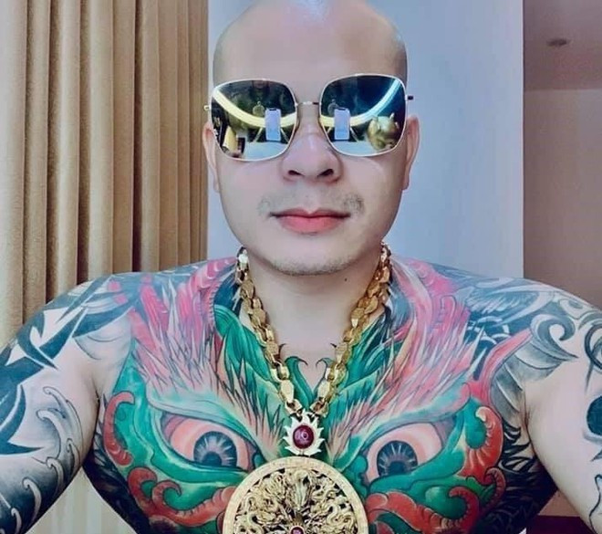  4. Quang Rambo: Ngày 13/8/2019, Phòng Cảnh sát Hình sự Công an Hà Nội tạm giữ Đỗ Văn Quang ( Quang "Rambo", 35 tuổi) cùng 4 người khác để làm rõ hành vi Đòi nợ thuê, liên quan đến vụ cưỡng đoạt 200 triệu đồng của một giám đốc doanh nghiệp.