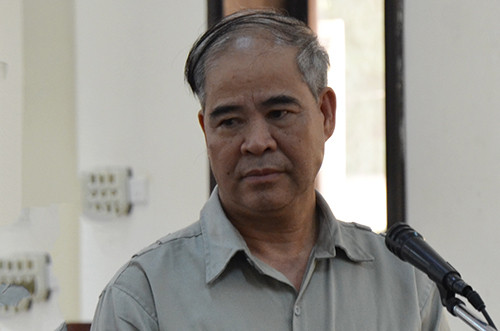 Theo cáo trạng, từ cuối năm 2016 đến 2018, ông My với vai trò là hiệu trường đã nhiều lần gọi học sinh nam lớp 7, 8, 9 lên phòng làm việc với lý do nhắc nhở vi phạm, hỏi thăm tình hình học tập. Một số lần, ông My nhờ giáo viên trong trường hoặc bảo vệ gọi học sinh với lời nhắn "lên gặp thầy My có việc" rồi giở trò đồi bại với các nạn nhân.