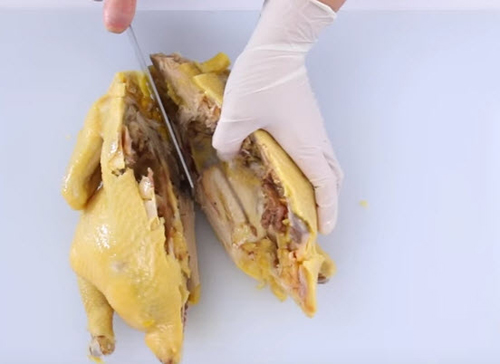 Bi me chong mang “ngu” khi chat doi ga, con dau “am uc” thac mac-Hinh-2