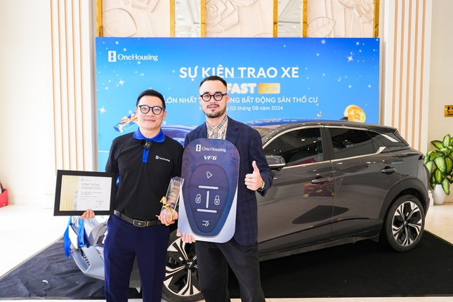 Môi giới BĐS thổ cư nhận thưởng ô tô, hoa hồng tiền tỷ Moi gioi BDS tho cu nhan thuong o to, hoa hong tien ty