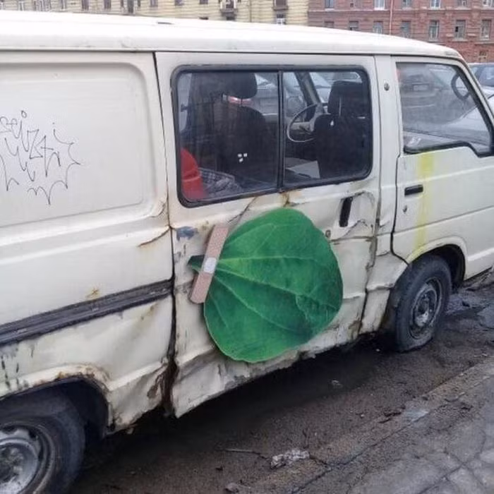 Chiếc ô tô được chắp vá một cách kỳ quặc. Ảnh: ER.