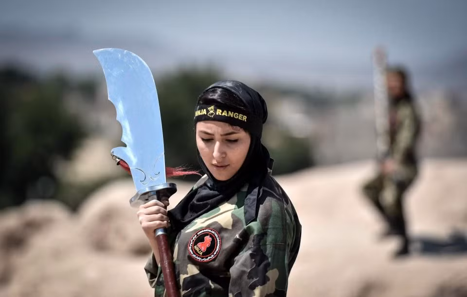 Chum anh nhung nu chien binh ninja dang gom o Iran-Hinh-4