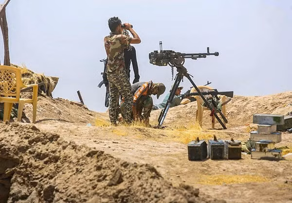 “Chiến thắng này khiến các tay súng IS ở Mosul bị cô lập hoàn toàn”, ông Abu Mahdi al-Mohandes nói. Ảnh: FNA.