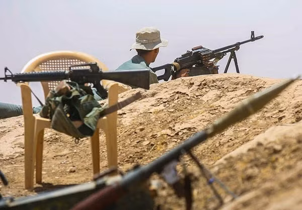 Iraqi News đưa tin, các lực lượng ủng hộ chính phủ Iraq ngày 10/6 thông báo đã giải phóng hoàn toàn các khu vực ở phía tây thành phố Mosul và dọc biên giới với Syria, ngoại trừ thành phố Tal Afar, khỏi ách chiếm đóng của phiến quân IS. Ảnh: FNA.