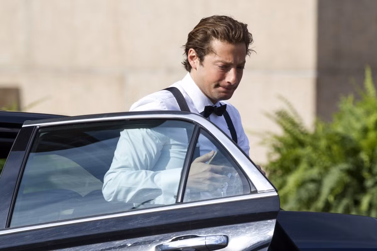 Đám cưới của ông Mnuchin còn có sự tham dự của Cố vấn an ninh quốc gia H.R. McMaster, Bộ trưởng Nông nghiệp Sonny Perdue, cựu Thị trưởng New York Rudy Giuliani,...Ảnh: Chánh văn phòng Bộ Tài chính Eli Miller tới dự đám cưới của ông chủ. Ảnh: BI.