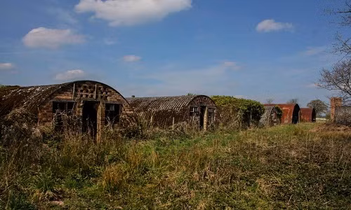 Được biết, khu nhà tù này được xây dựng vào năm 1939 nhưng đã bị đóng cửa từ năm 1945. Hiện nay, nơi này vẫn bị bỏ hoang. Ảnh: The Sun.