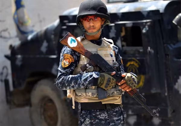 Các lực lượng vũ trang Iraq đã tiến hành nhiều đợt tấn công liên tiếp đánh vào "sào huyệt" của phiến quân IS trong khu phố cổ Mosul. Ảnh: FNA.