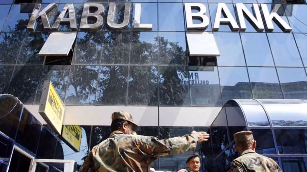 Ngân hàng Kabul, Afghanistan, từng bị “biển thủ” khoảng 1 tỷ USD và hơn một nửa số tiền “bị đánh cắp” được truy ra có liên quan đến các ngân hàng ở Dubai. Ảnh: The Richest.