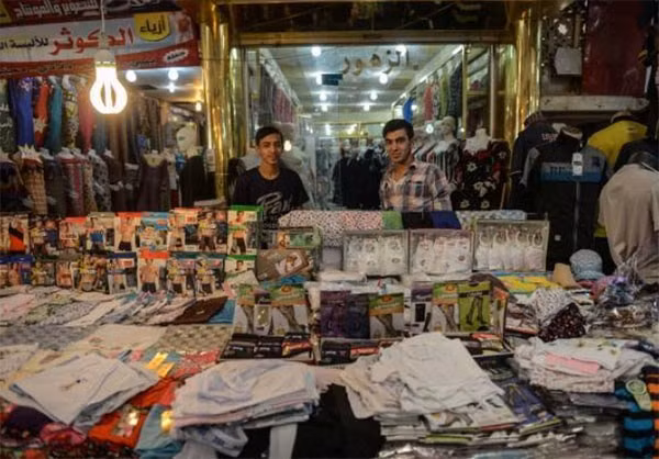 Những bức ảnh cho thấy người dân Iraq rất phấn khởi khi tổ chức khủng bố IS bên bờ vực sụp đổ hoàn toàn ở thành phố Mosul sau hơn 3 năm chiếm đóng nơi này. Ảnh: FNA.