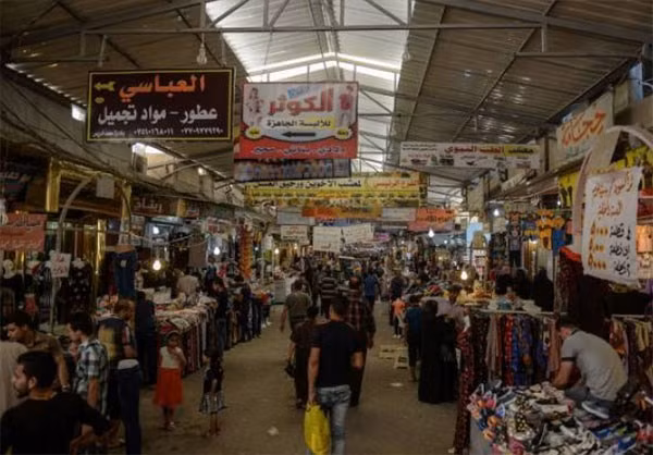 Rất nhiều mặt hàng được bày bán trong chợ. Ảnh: FNA.