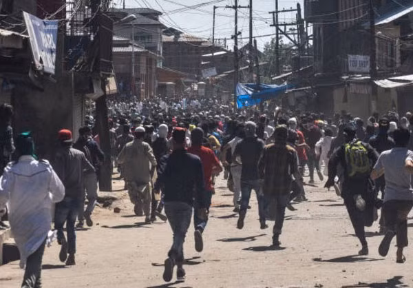 Được biết, nhiều cửa hàng và cơ sở kinh doanh trong khu vực Kashmir đã đóng cửa. Ảnh: FNA.