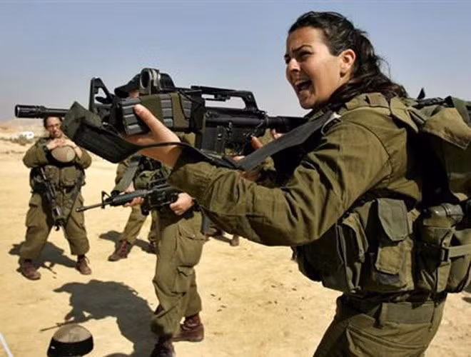 Me man ve dep nhung nu quan nhan thien chien nhat the gioi-Hinh-8