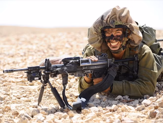 Me man ve dep nhung nu quan nhan thien chien nhat the gioi-Hinh-15