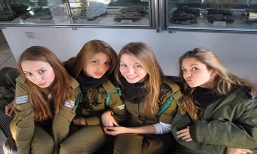 Me man ve dep nhung nu quan nhan thien chien nhat the gioi