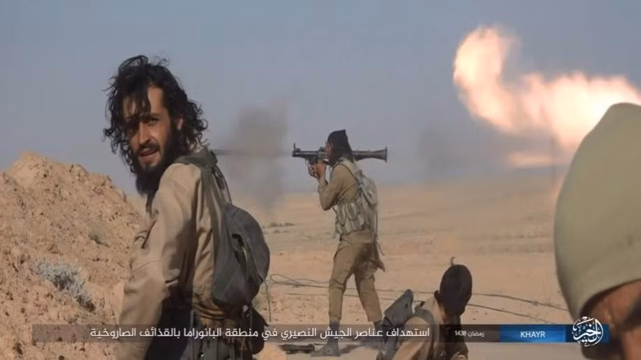 Được biết, lực lượng chính phủ Syria, dưới quyền chỉ huy của Tướng Issam Zahreddine, đã nỗ lực chống trả các cuộc tấn công của phiến quân IS diễn ra hàng ngày ở thành phố Deir Ezzor từ năm 2012.