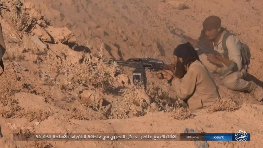 Các chiến binh khủng bố trên chiến trường.