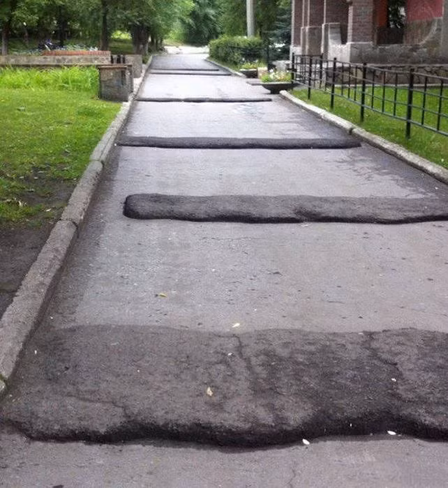 Cách thiết kế của con đường này có phải để cho người điều khiển phương tiện giảm tốc độ? Ảnh: ER.