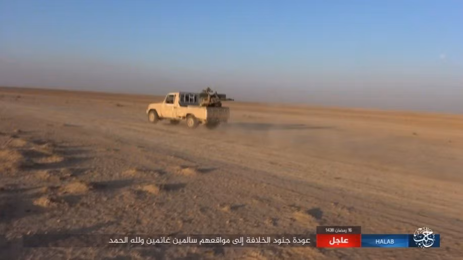 Anh: IS tan cong du doi, chiem vu khi cua quan doi Syria-Hinh-12