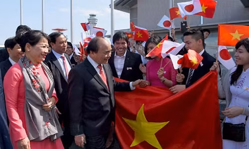 Thu tuong Nguyen Xuan Phuc den Tokyo, bat dau chuyen tham Nhat Ban