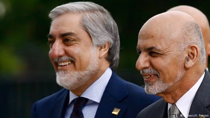 Trong cuộc chiến tranh giành quyền lực không hồi kết ở Afghanistan, tỷ lệ ủng hộ của Tổng thống Afghanistan Ghani tiếp tục giảm xuống. Tình trạng tham nhũng tràn lan và vấn đề nội bộ đã tác động tiêu cực đến nỗ lực của chính phủ Kabul trong việc loại trừ chủ nghĩa khủng bố. Ảnh: DW.