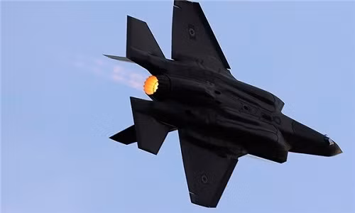 Khong quan Israel oanh kich quan doi Syria o Quneitra