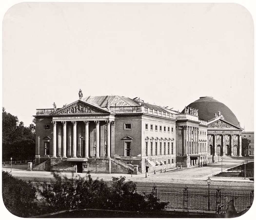 Nhà hát Opera và nhà thờ St.Hedwig vào khoảng năm 1856. Ảnh: Vintage.