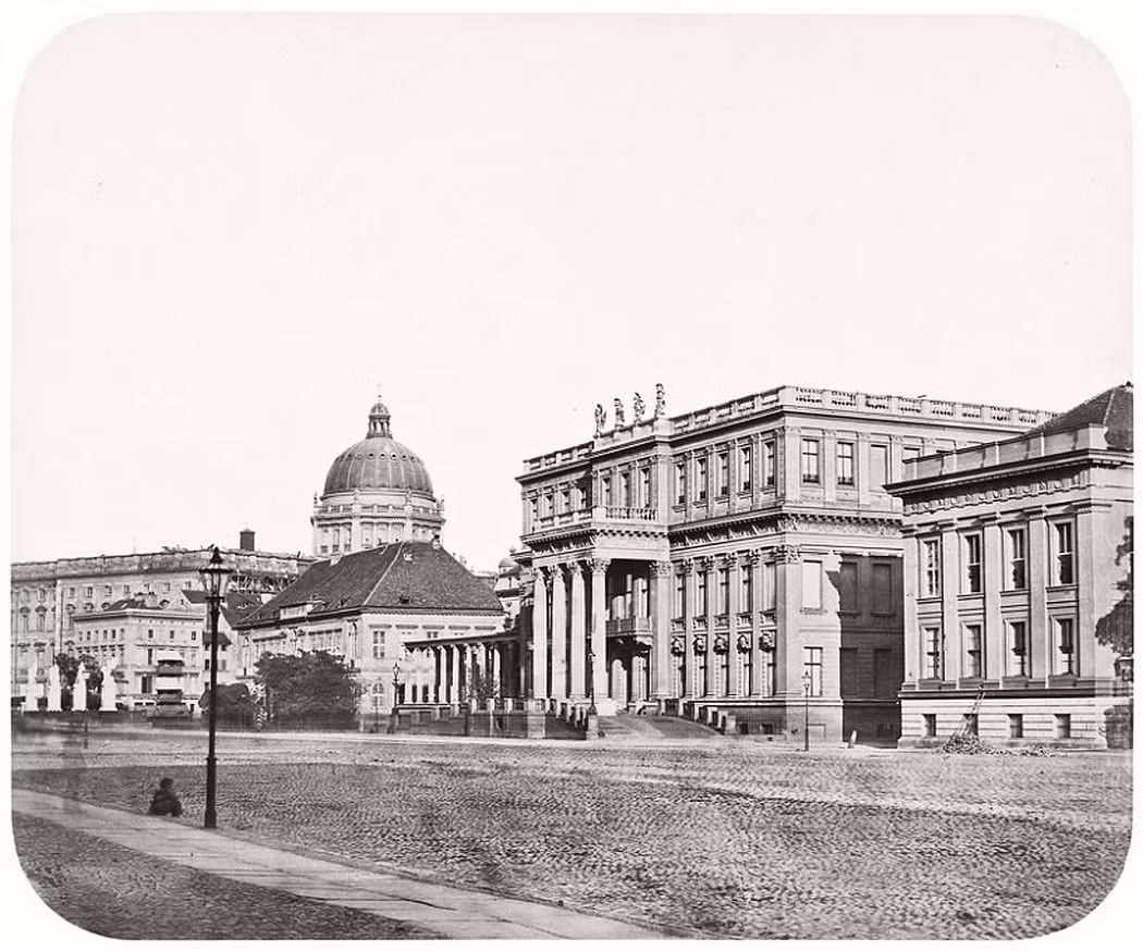 Tòa nhà Kronprinzenpalais (nay là nơi tổ chức sự kiện) ở Berlin vào khoảng năm 1857. Ảnh: Vintage.
