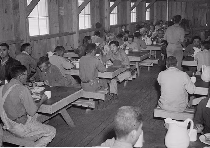 Phòng ăn trong khu trại. Ảnh: ATI.